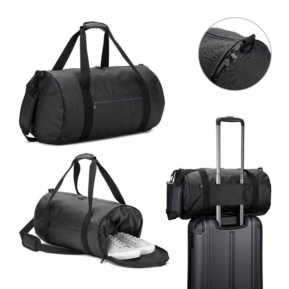 Bolsa esportiva em formato cilíndrico em poliéster reciclado 600D de alta densidade com compartimento lateral para sapatos (32 L) SP-92573-103 na cor Preto