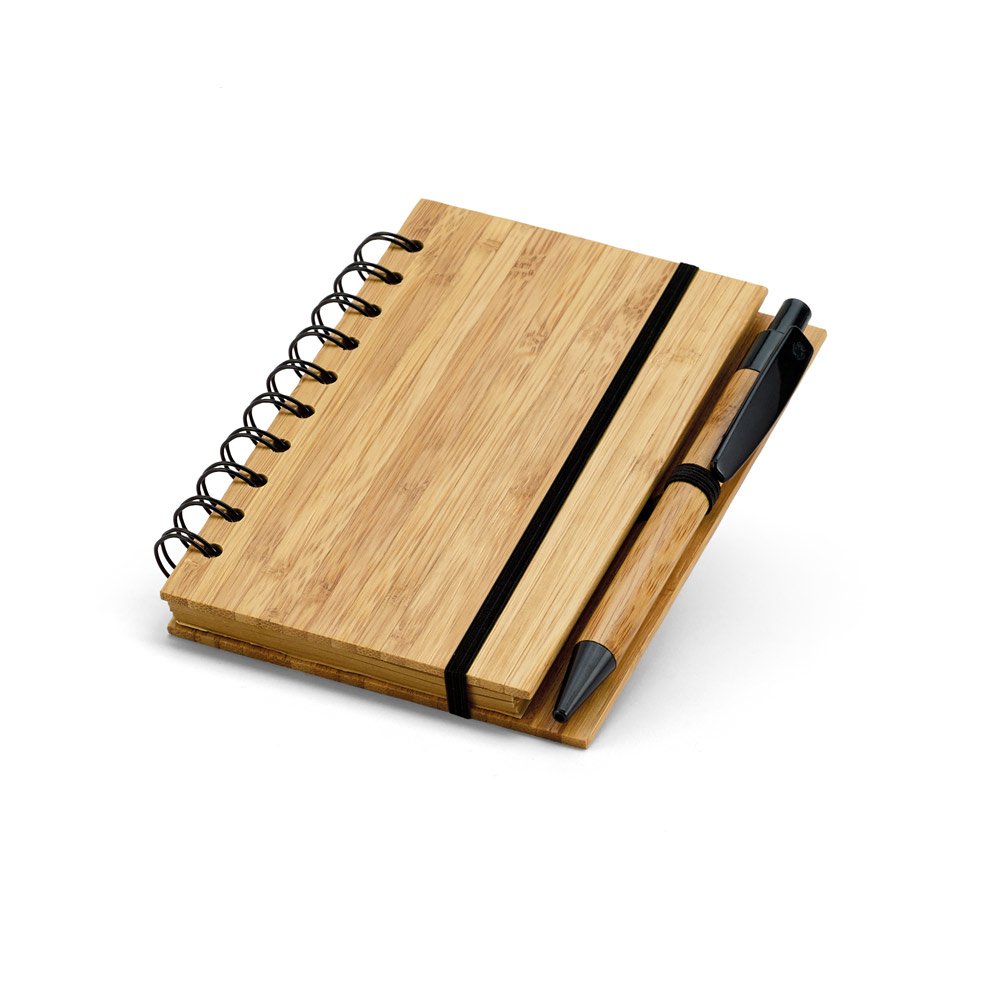 Caderno A6 espiral de capa dura em bambu, com páginas pautadas em papel 100% reciclado SP-93486-160 na cor Natural