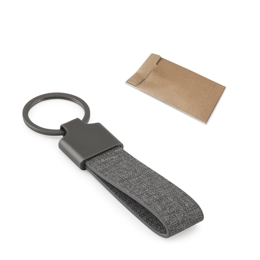Chaveiro em metal e PET 30% reciclado SP-95098-133 na cor Cinza escuro